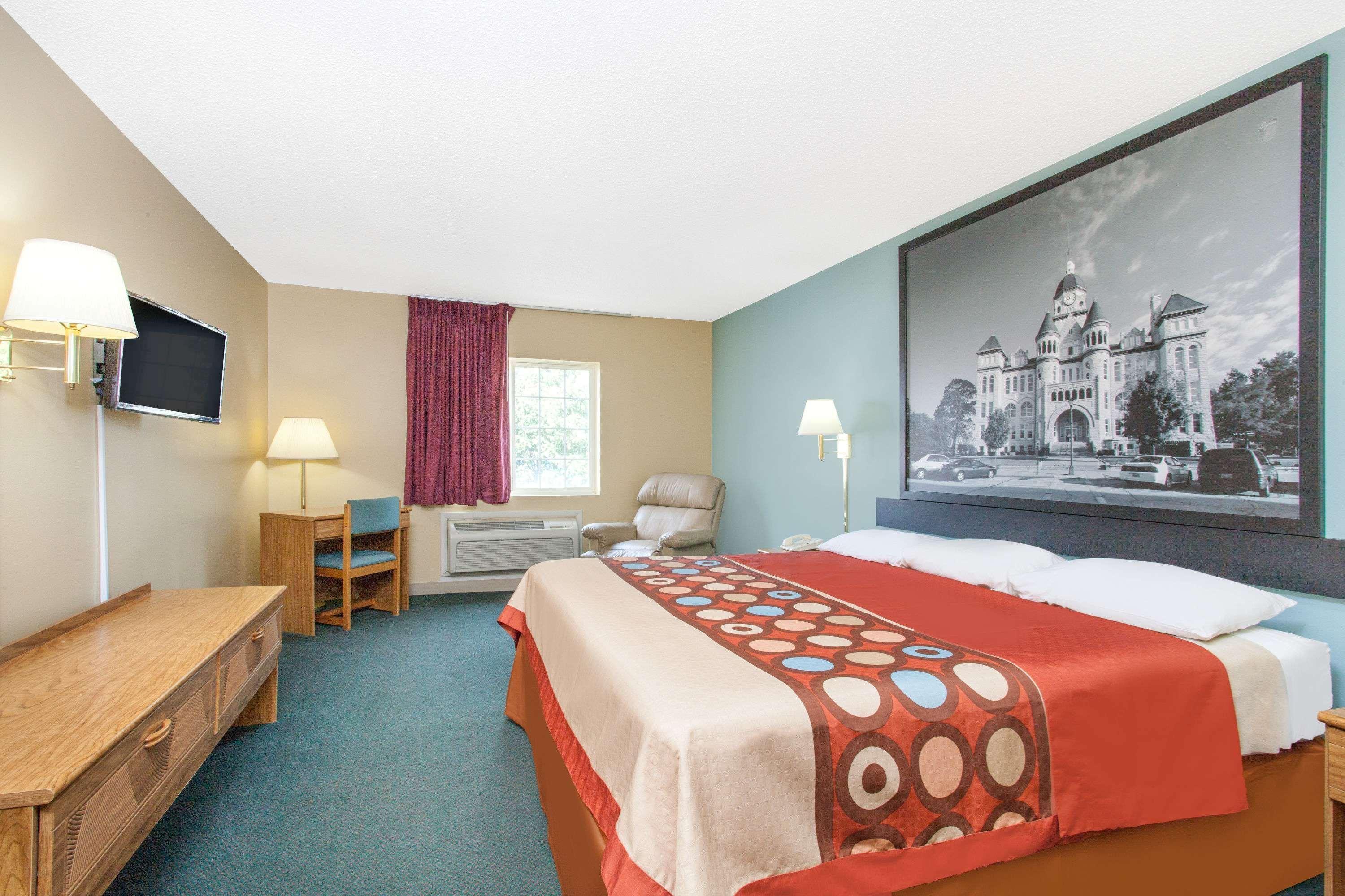 Super 8 By Wyndham Carthage Hotel Buitenkant foto
