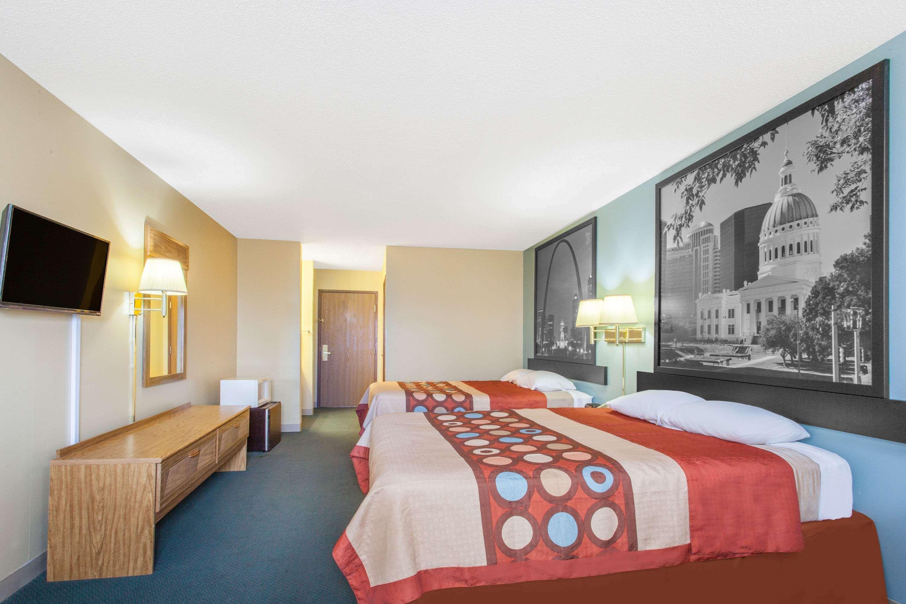 Super 8 By Wyndham Carthage Hotel Buitenkant foto