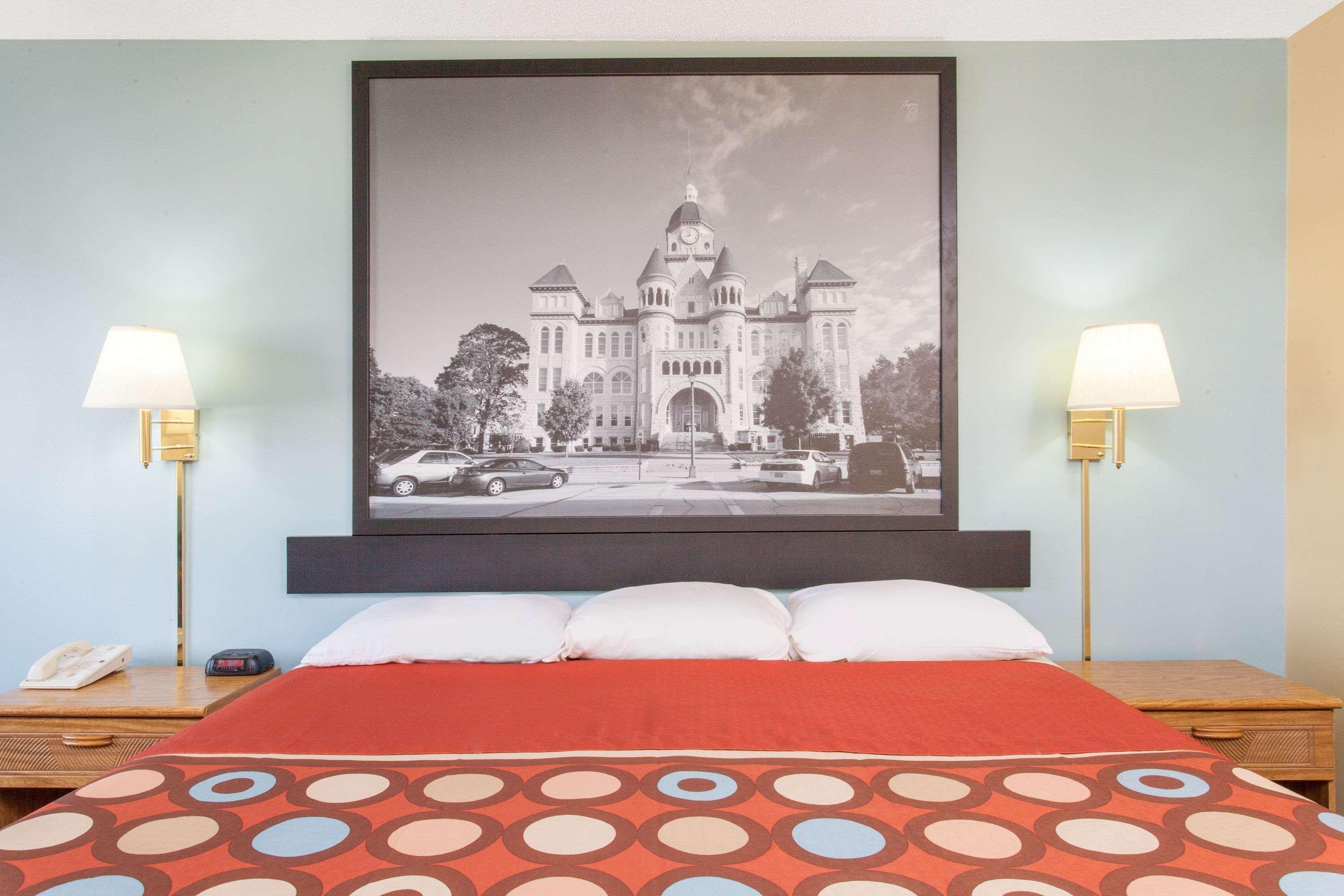 Super 8 By Wyndham Carthage Hotel Buitenkant foto